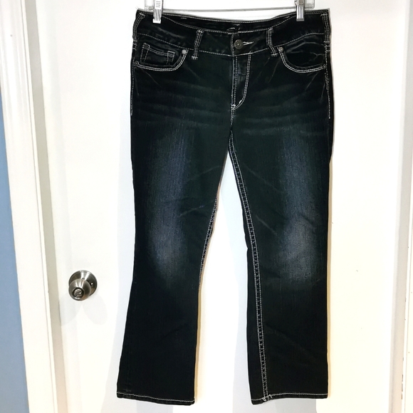 SILVER JEANS | Suki Capris, 30 W x 26 L - Picture 2 of 7